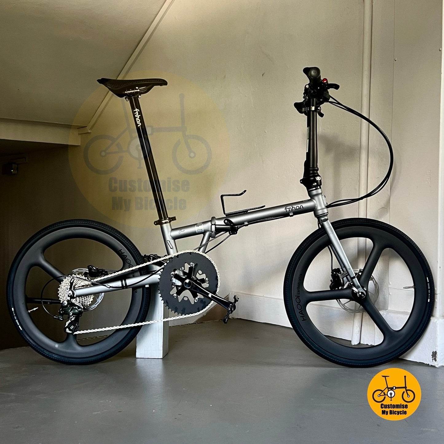 Strong chromoly frame bike in grey and black
