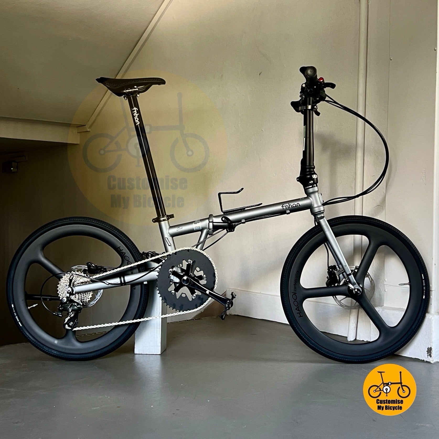 Strong chromoly frame bike in grey and black
