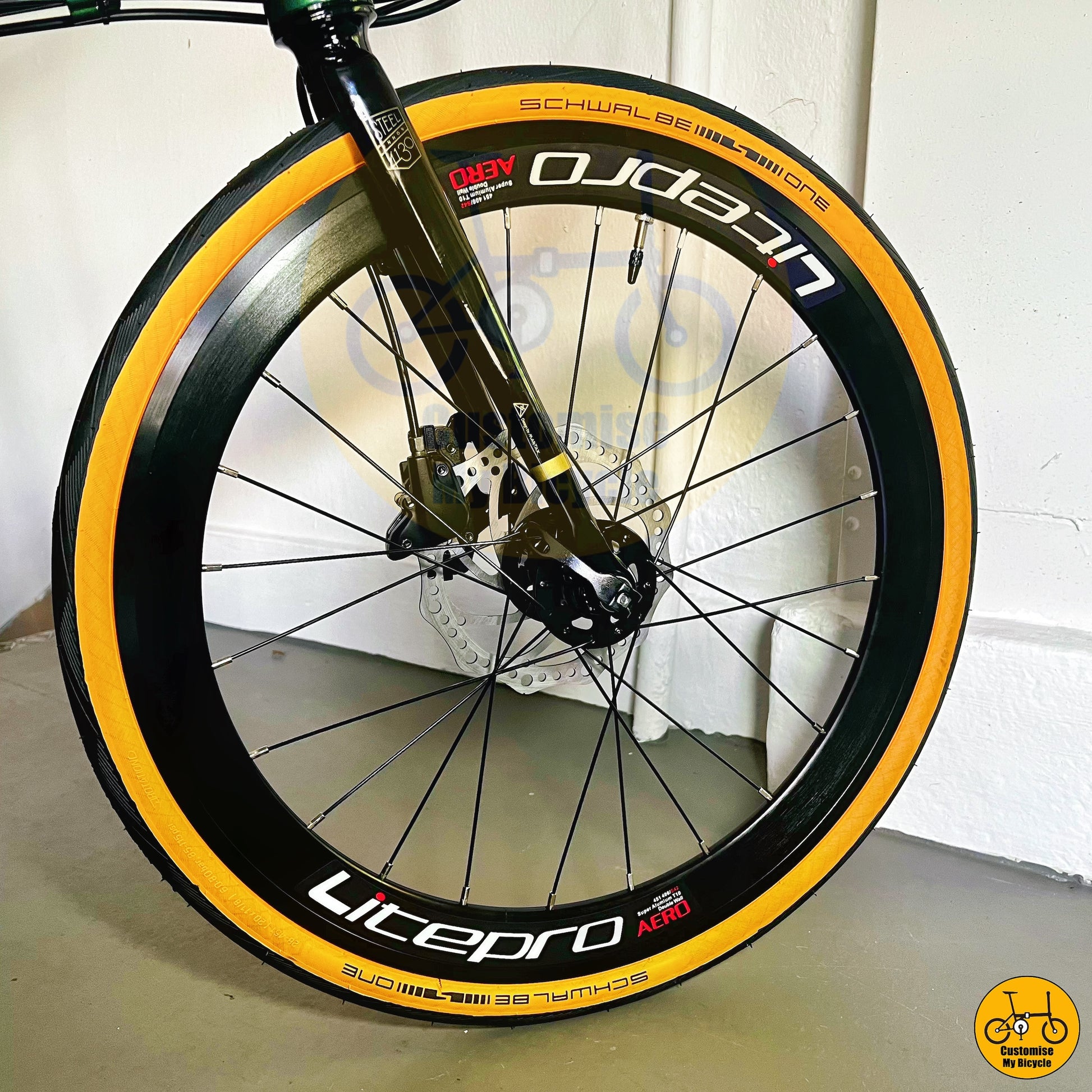 Folding bike with dual disc brakes for optimal stopping power
