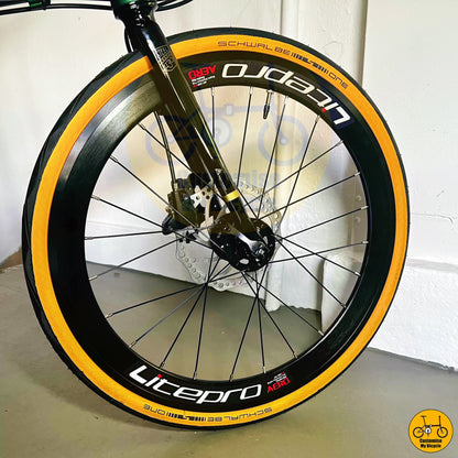 Folding bike with dual disc brakes for optimal stopping power
