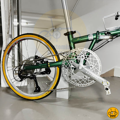 Lightweight folding bike with a compact and efficient folding mechanism
