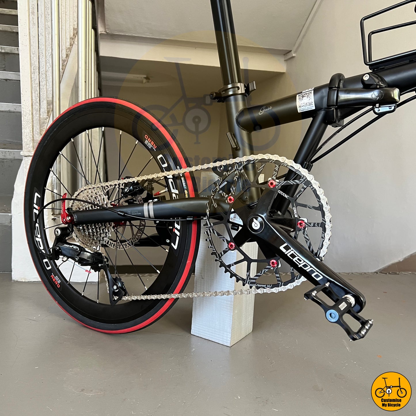 High-speed foldie with Shimano drivetrain and smooth shifting
