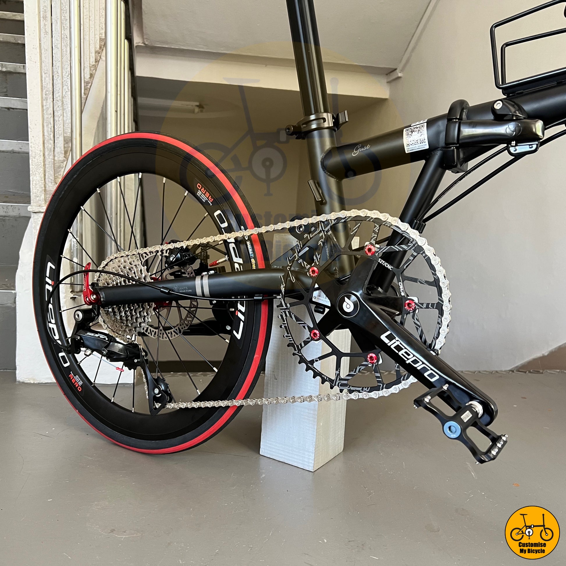 High-speed foldie with Shimano drivetrain and smooth shifting
