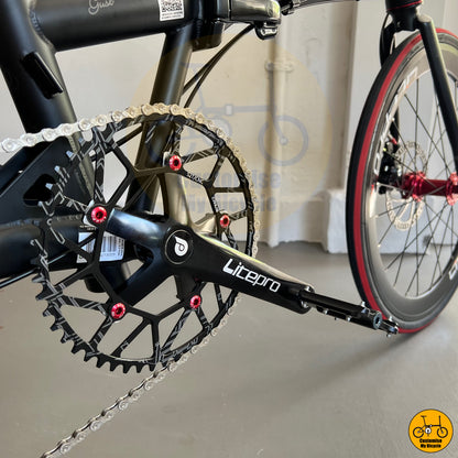 City-friendly folding bike with a streamlined and minimalistic look
