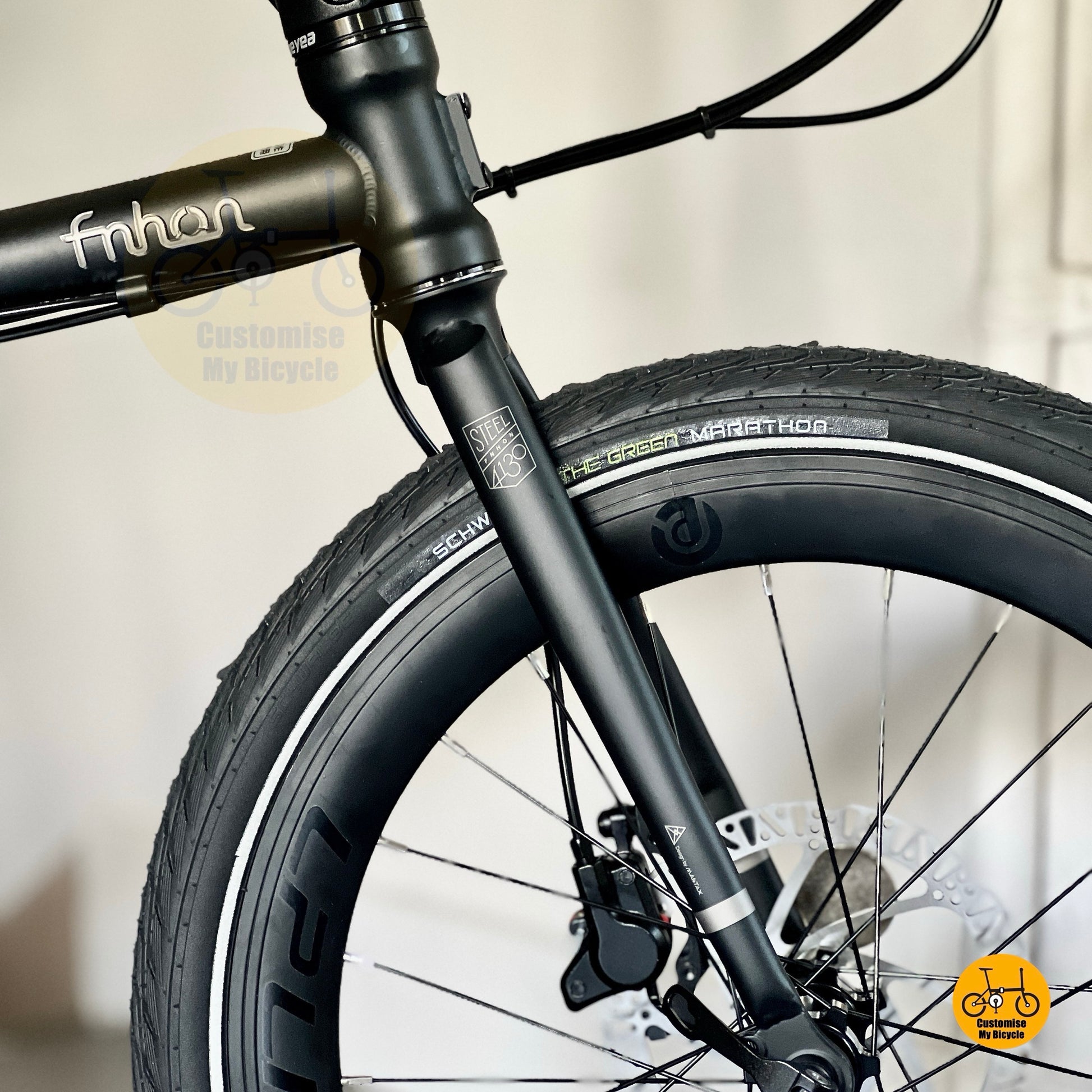 Compact foldable bike with Schwalbe Marathon tyres  
