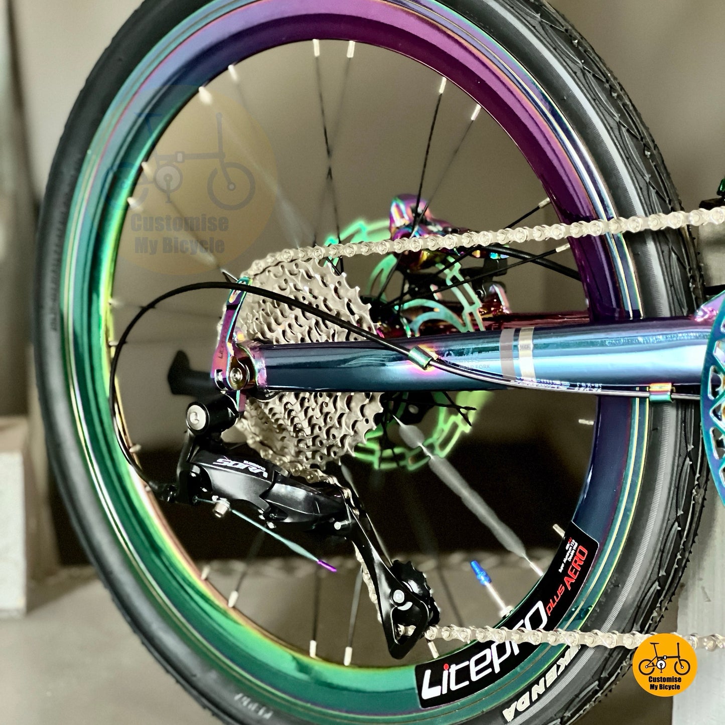 Close up Shimano 9s drivetrain Fnhon Gust Oil Slick
