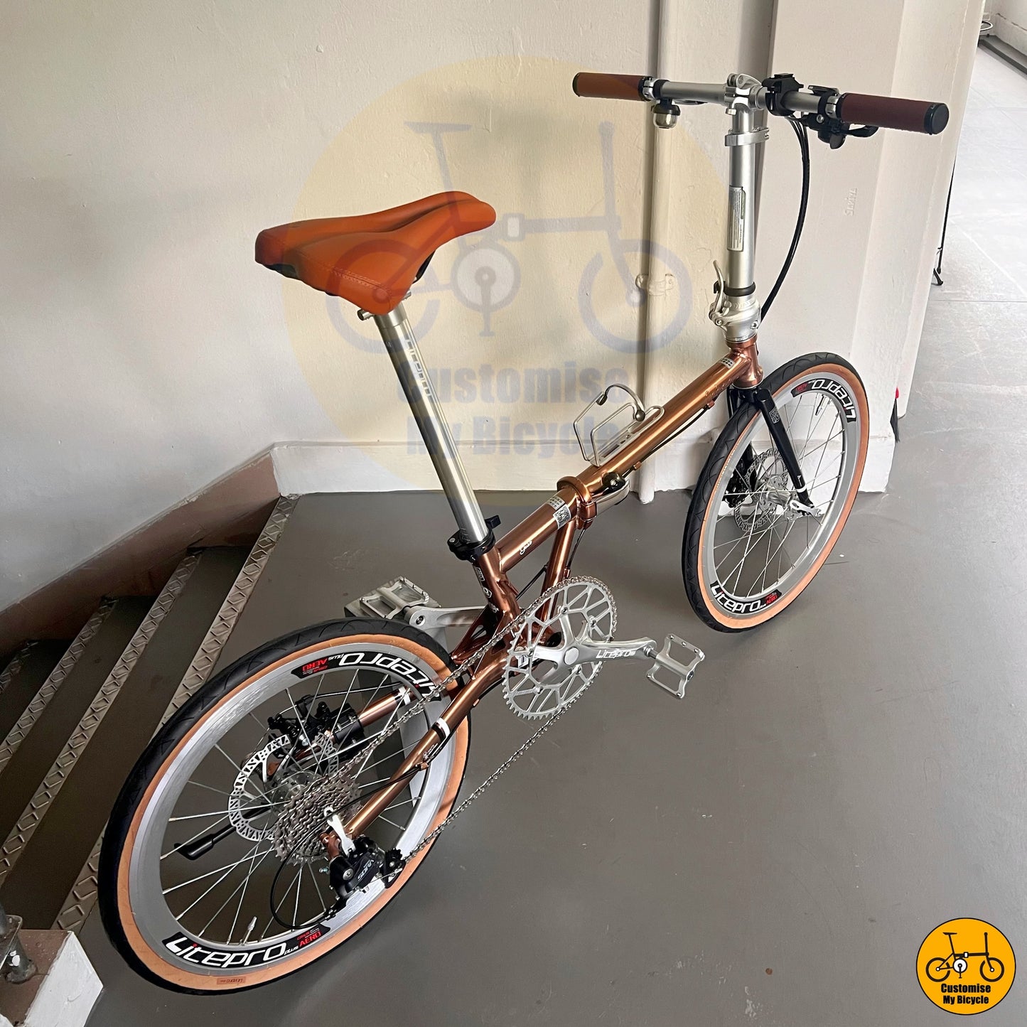 Basikal Lipat Fnhon Gust 20-Inci – Rangka Rose Gold dengan Tayar Coklat
