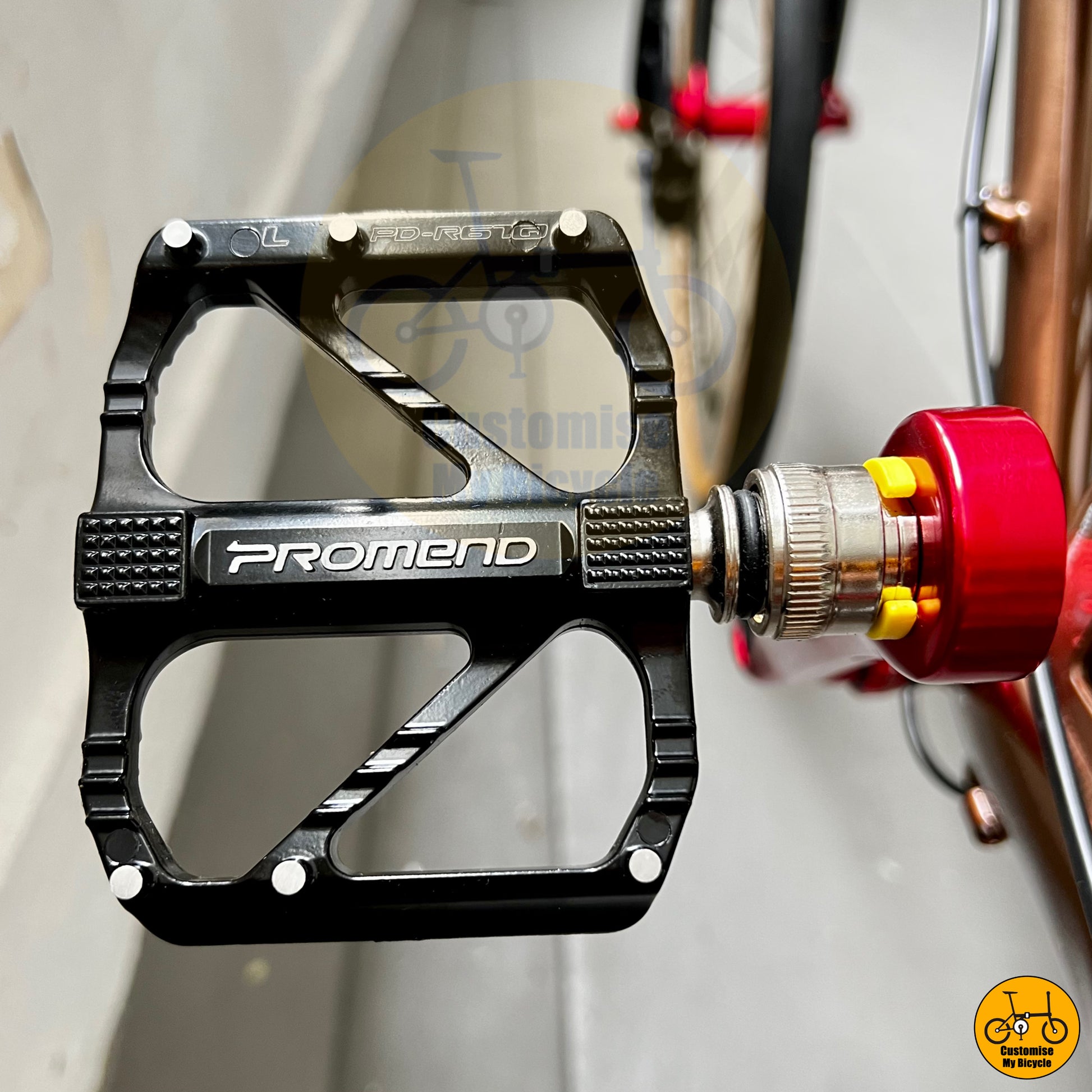 Promend R67Q quick release pedals on Folding bike with a refined color scheme and high-performance components
