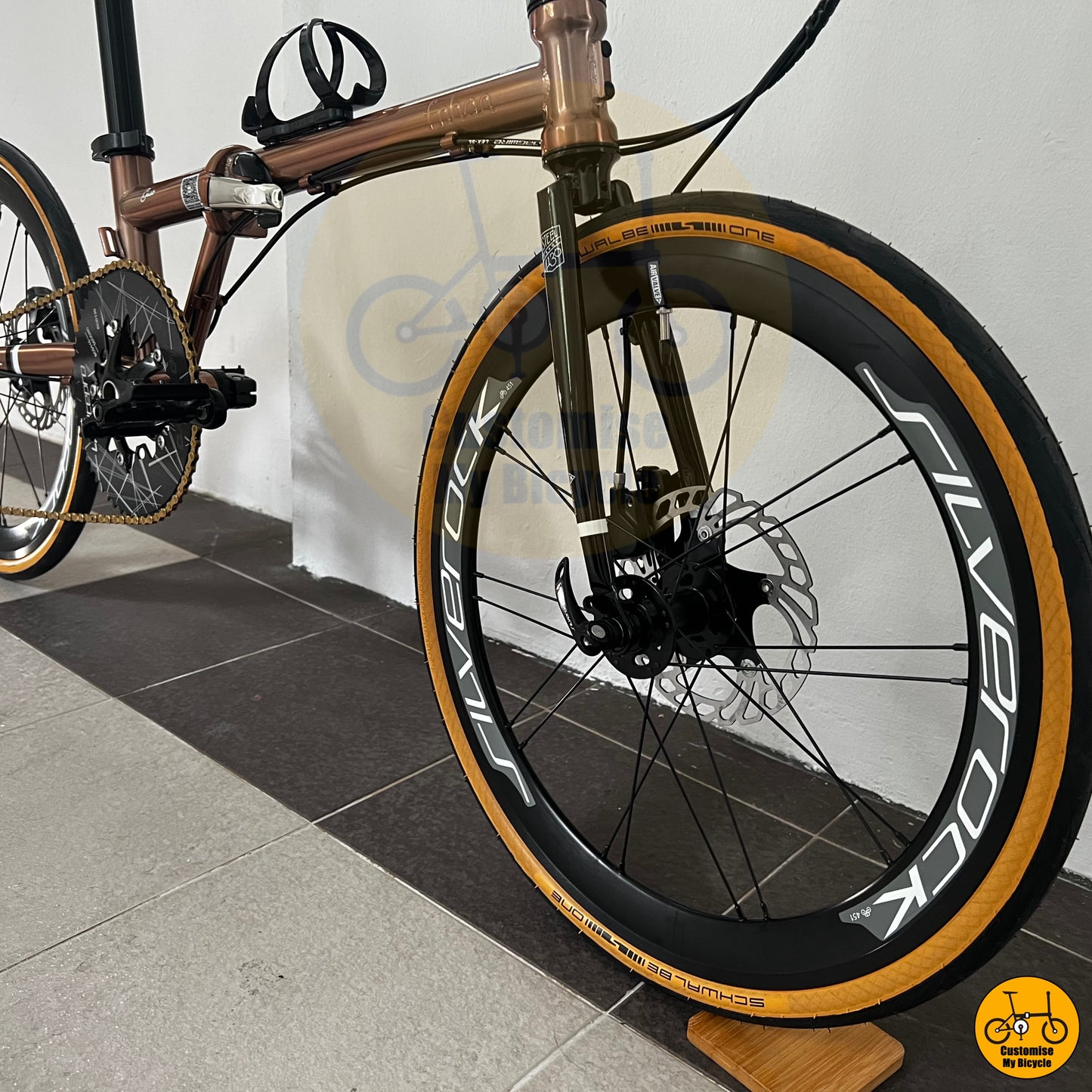 Compact and stylish folding bike with Silverock performance wheelset
