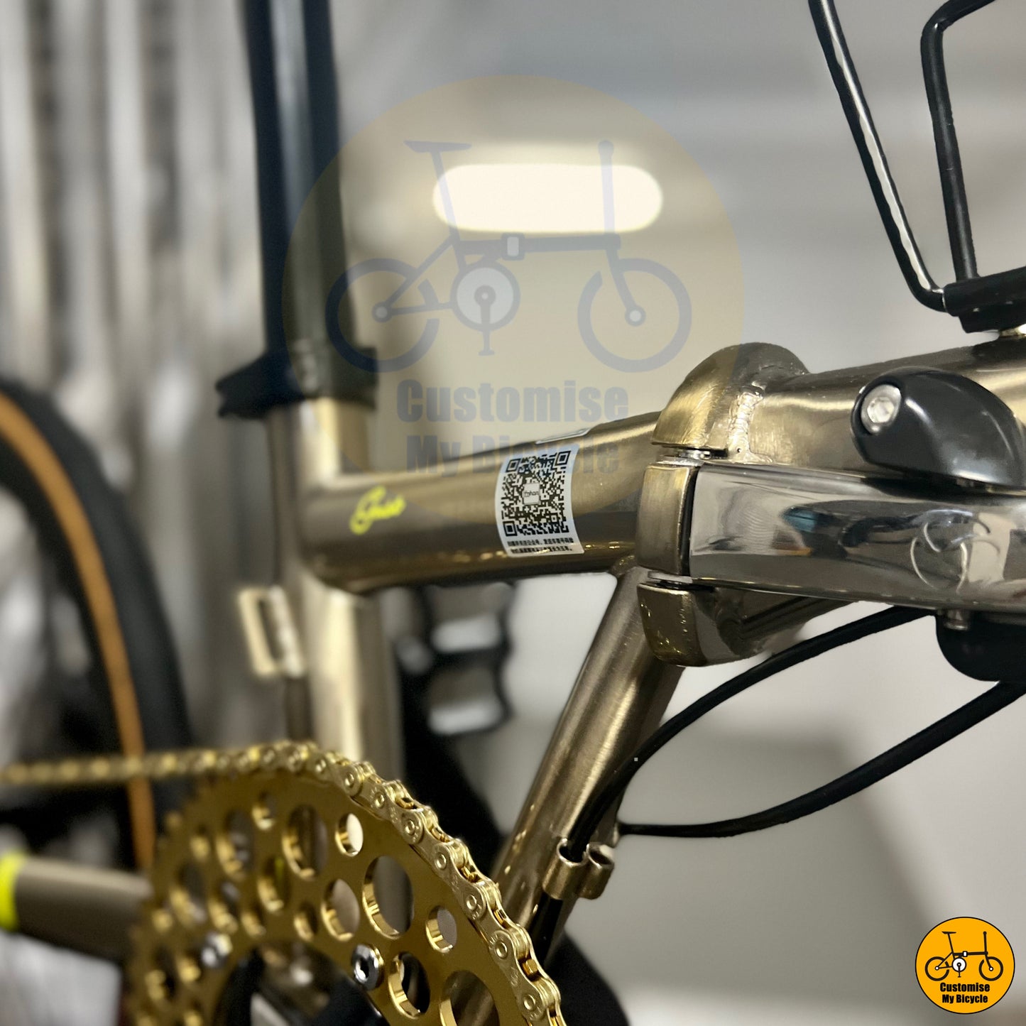 Stylish folding bicycle with a clean and classic design
