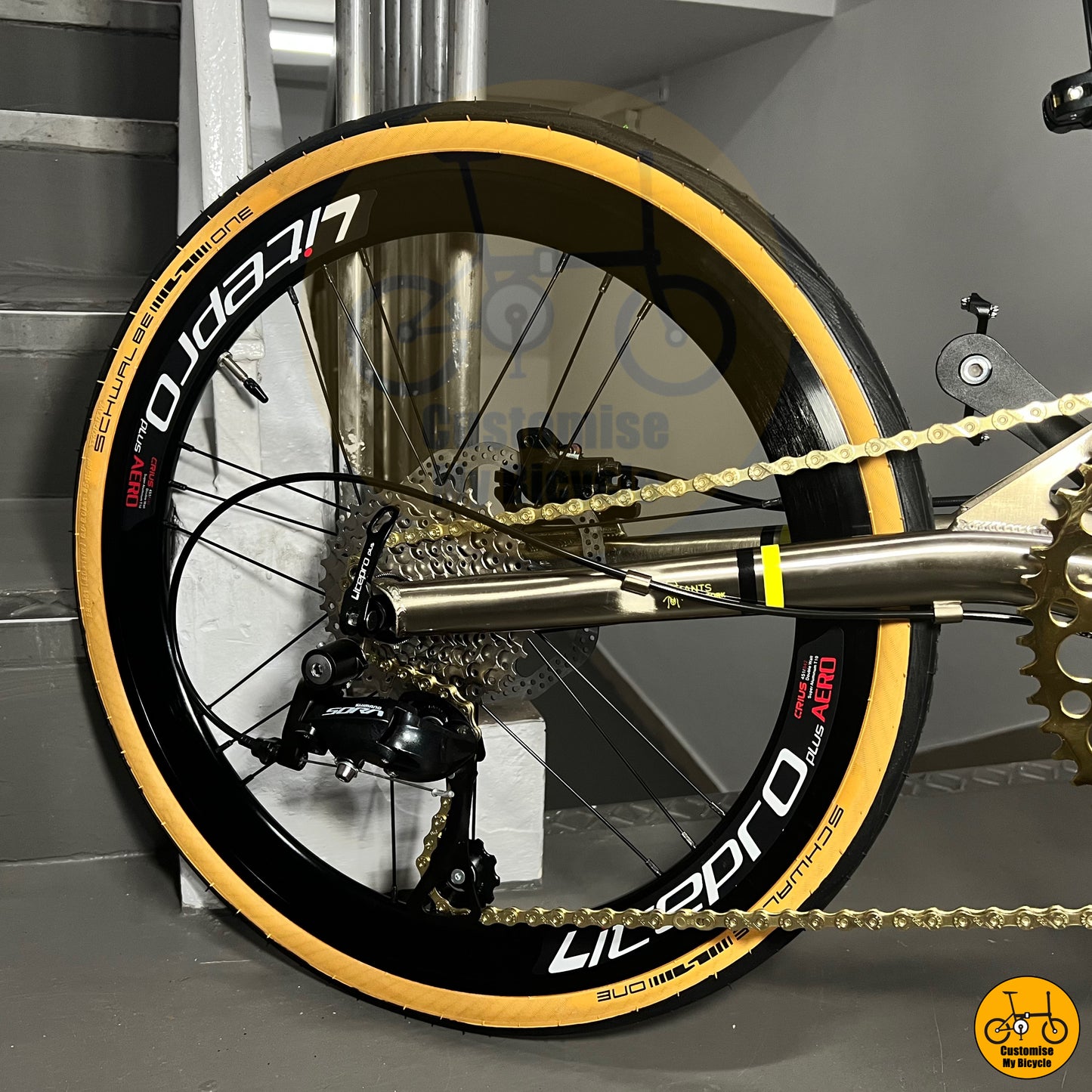 Premium foldable bicycle with tan wall Schwalbe One tyres for smooth riding
