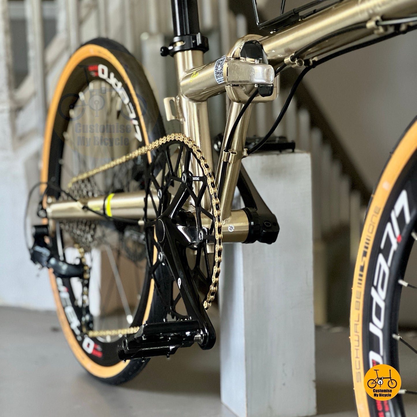 Close-up of Shimano rear derailleur and cassette on Fnhon Gust titanium gold, highlighting drivetrain precision and chain alignment.