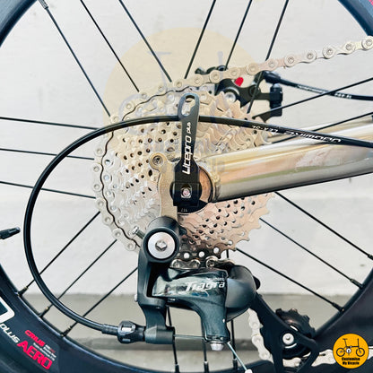 Foldie with an aggressive geometry and Shimano Tiagra groupset
