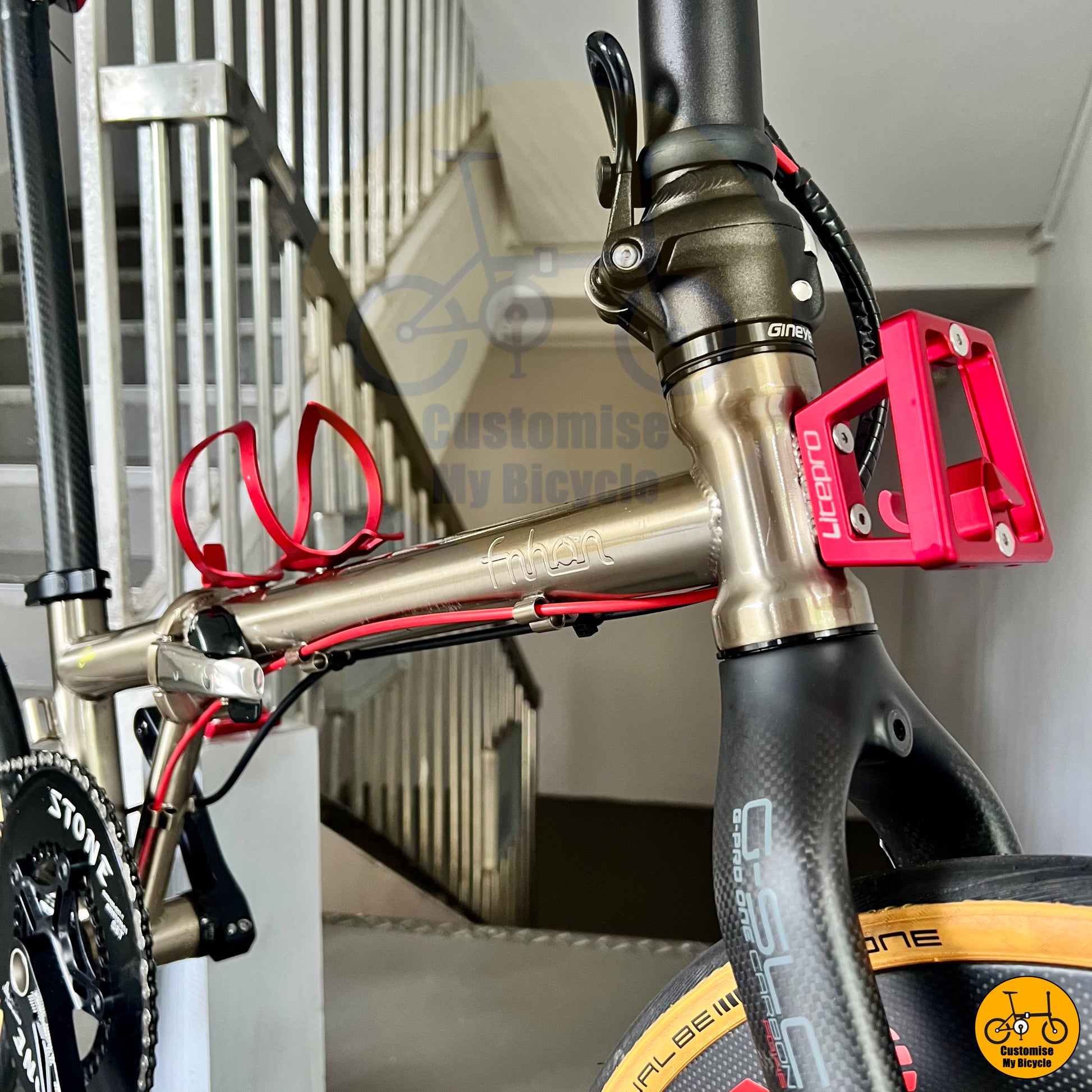Lightweight titanium gold frame folding bike with aerodynamic design
