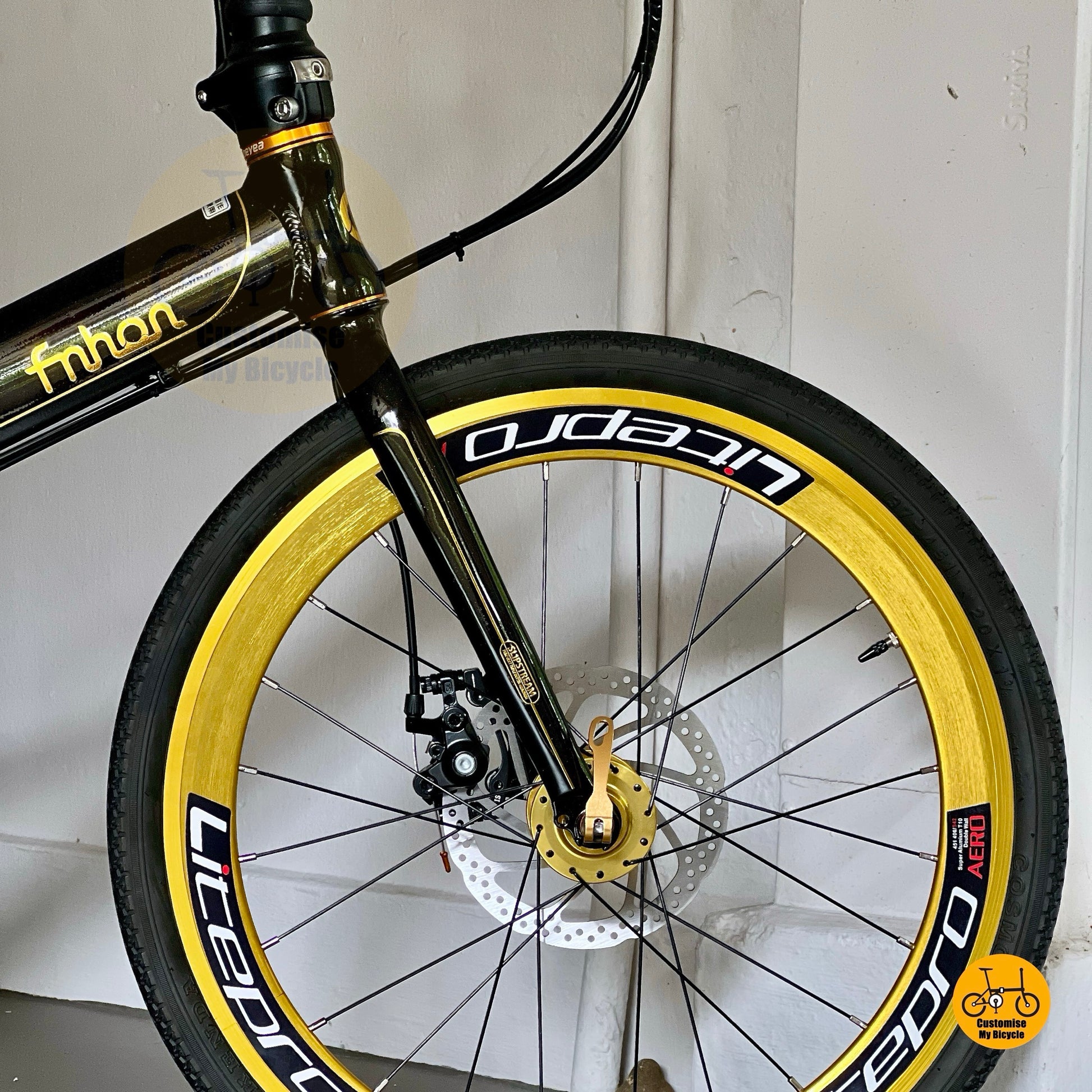 Close up of Kenda CST all terrain tyre on 22 inch folding bike
