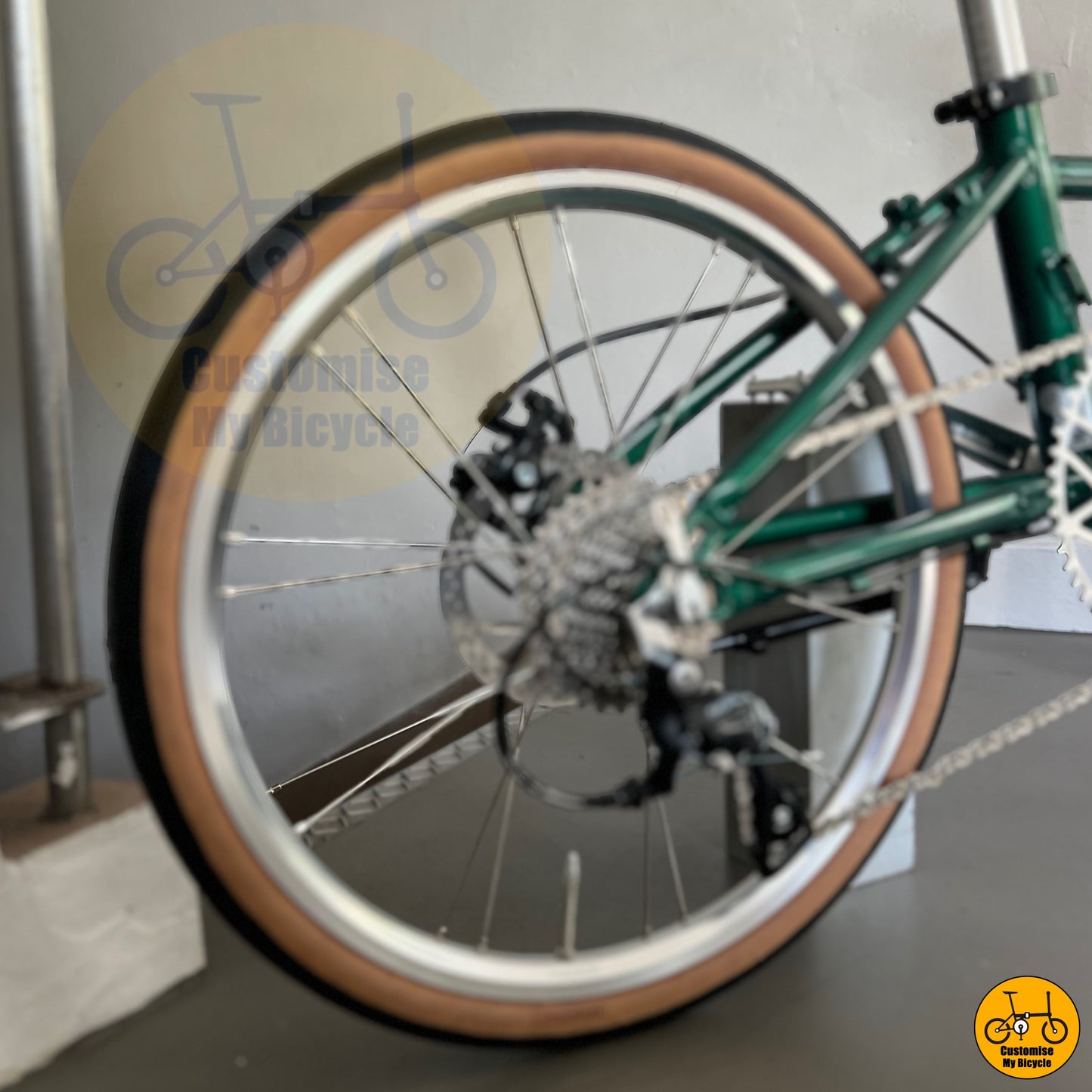 Emerald Green Edition Fnhon Monsoon 22-Inch Foldable Bicycle – A Bold & Eye-Catching Ride
