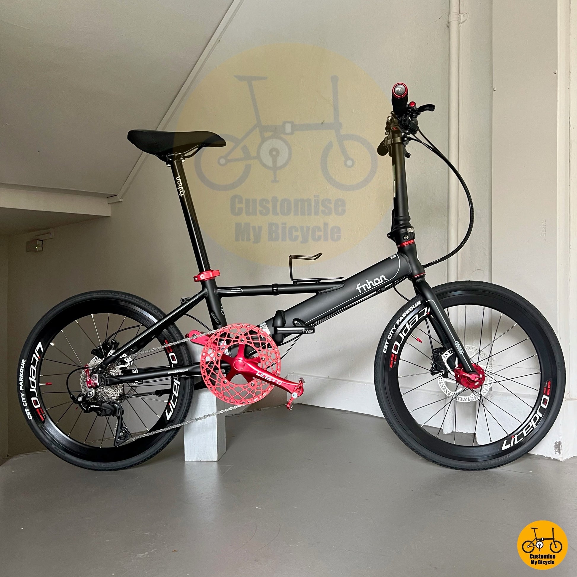 Basikal lipat Fnhon Monsoon 22 inci hitam matte dengan gear Shimano 11 kelajuan
