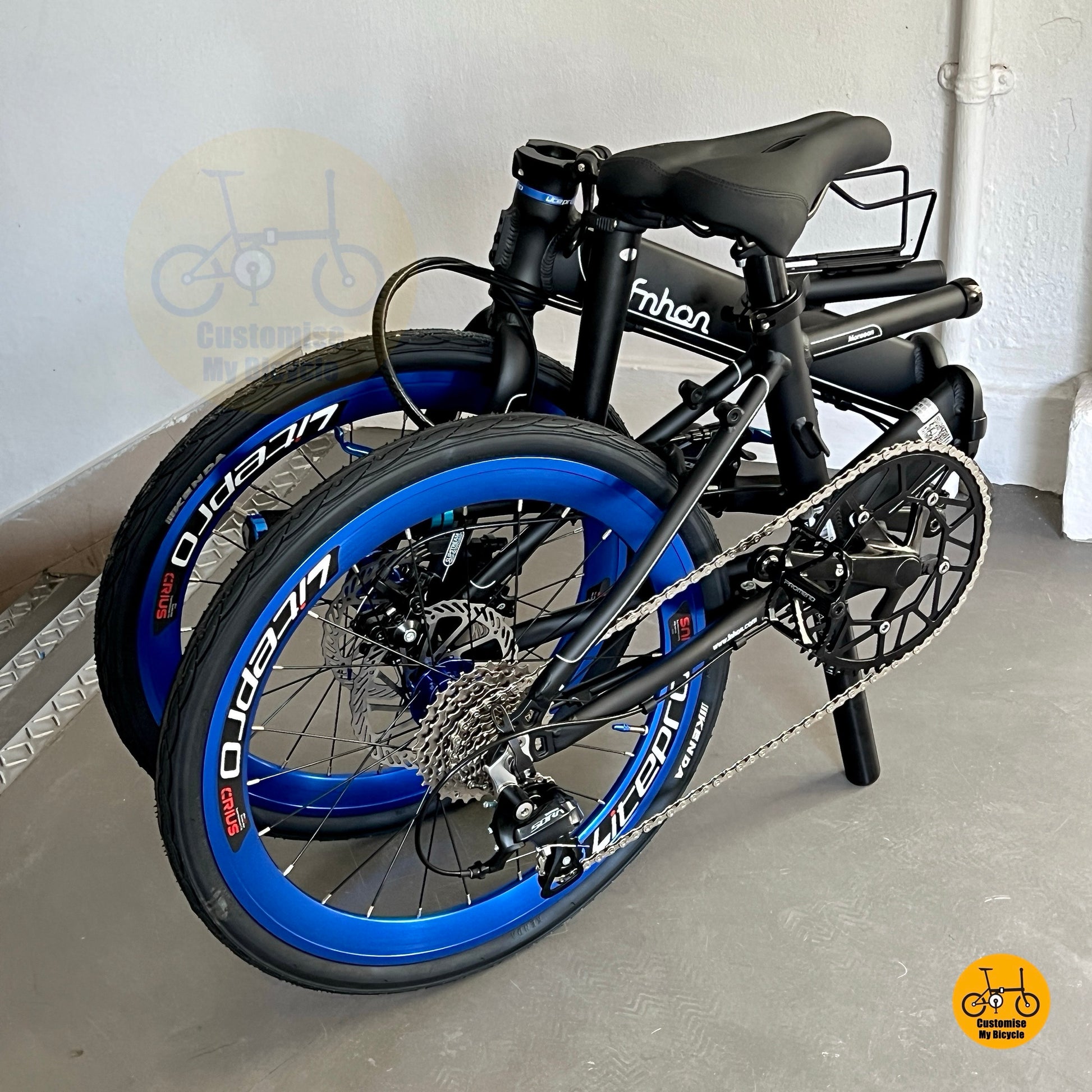 Detailed shot of Fnhon adjustable handle post and Litepro adjustable seat post on Monsoon 22 inch folding bike