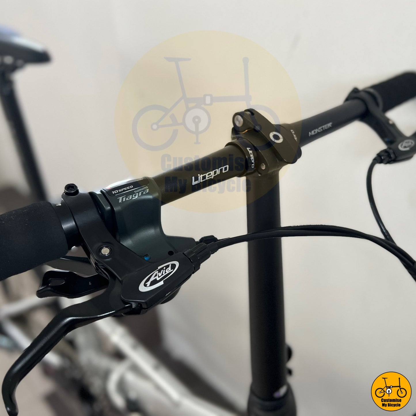 Shimano 10 Speeds Tiagra on Platinum Silver Edition Fnhon Monsoon 22-Inch Folding Bike – A Smooth & Comfortable Ride
