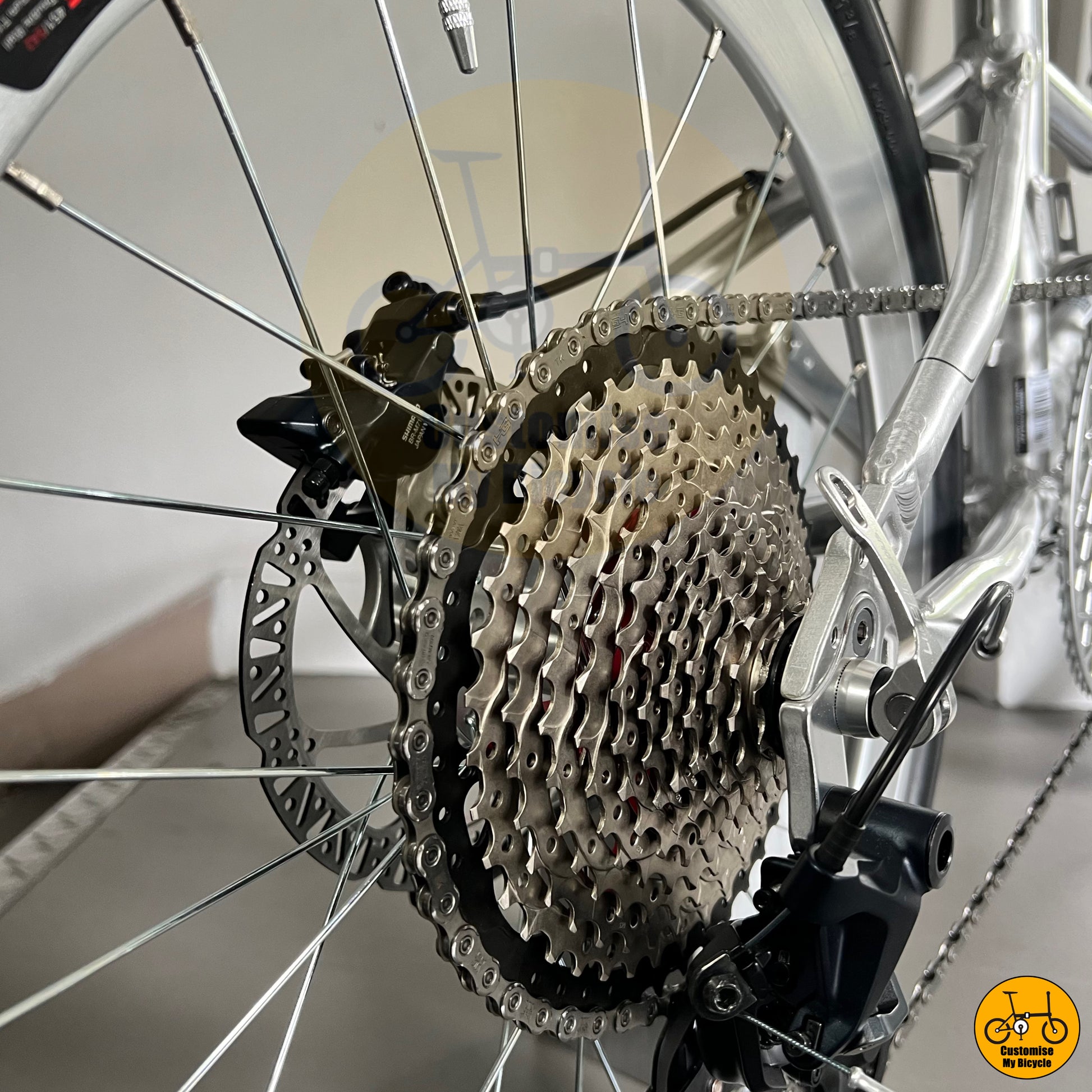 Wide Ratio Gearing Fnhon Monsoon 22-Inch Foldable Bicycle – Built for Smooth City Commuting
