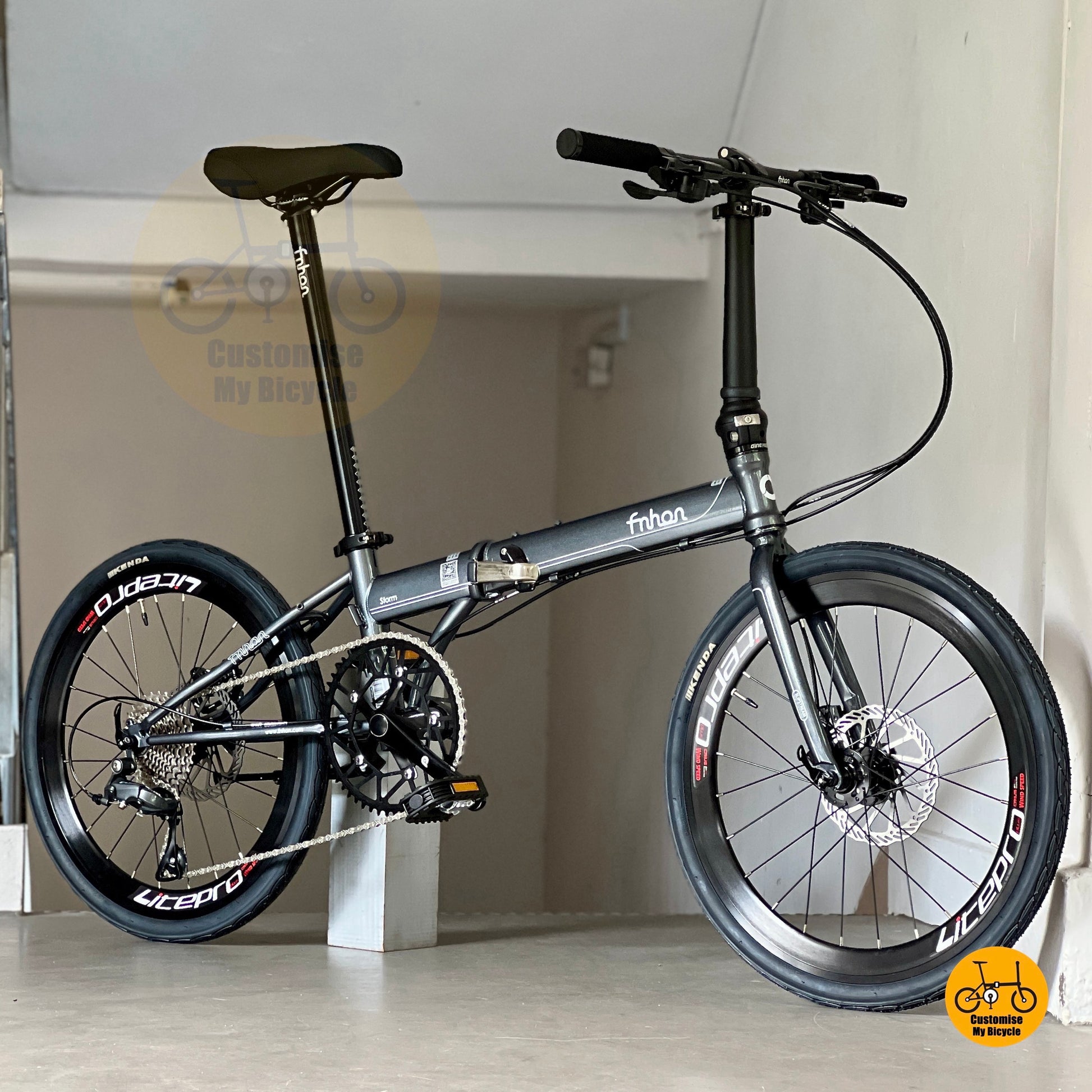 Full side composition of Fnhon Storm 22 inch Dolphin Grey folding bicycle