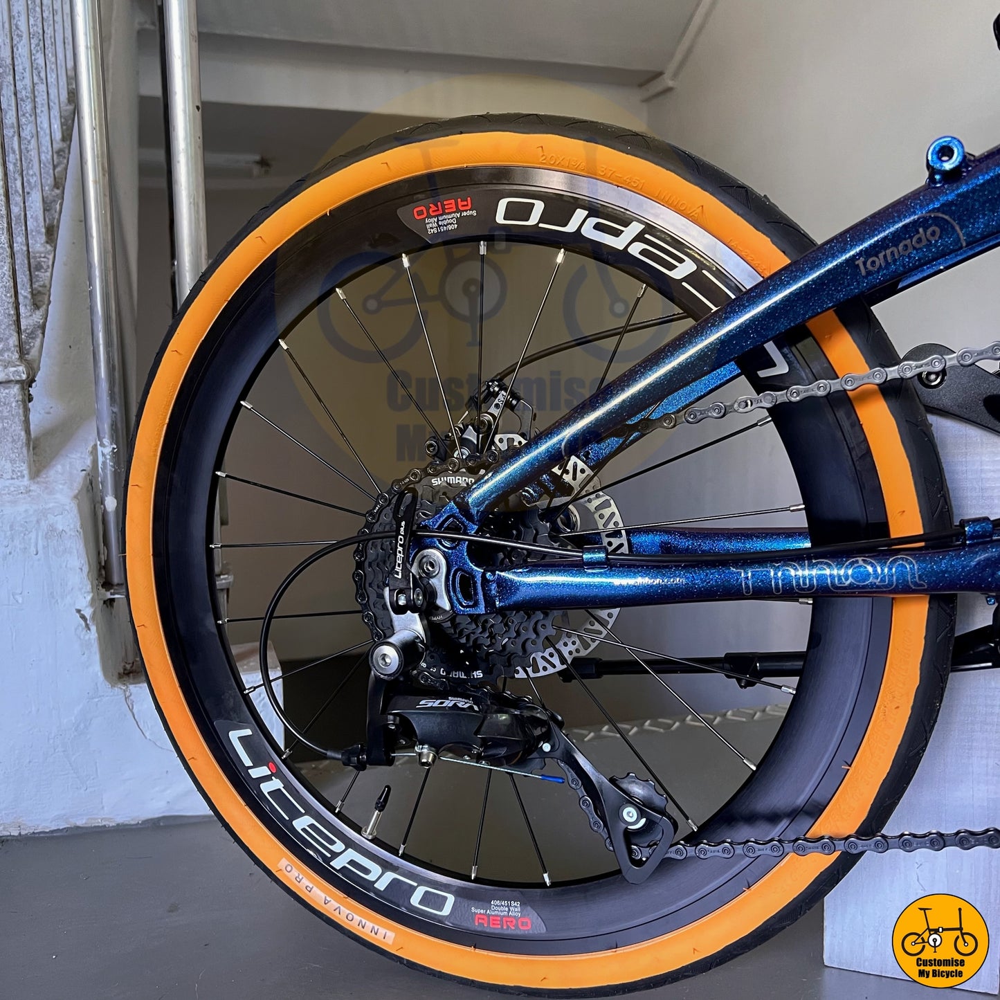 Innova Pro Tan Wall Tyre on High-Performance Folding Bike – Fast, Portable & Easy to Store
