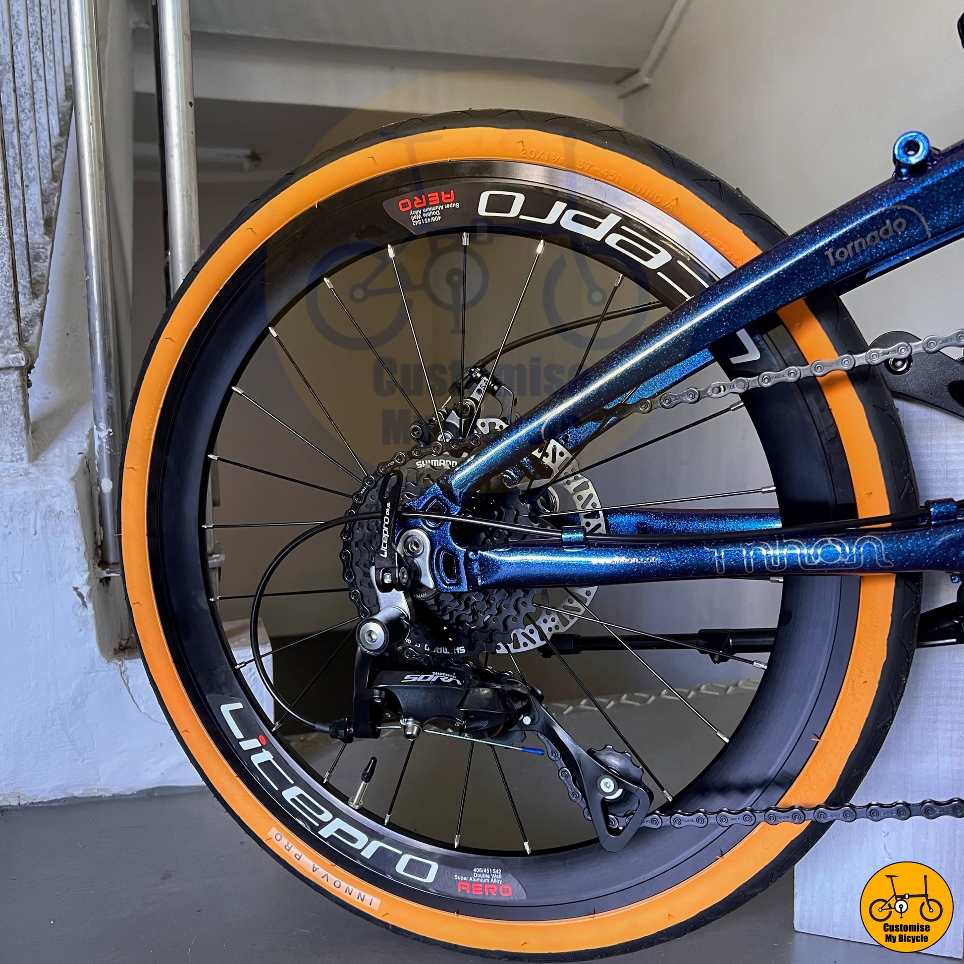 Innova Pro Tan Wall Tyre on High-Performance Folding Bike – Fast, Portable & Easy to Store
