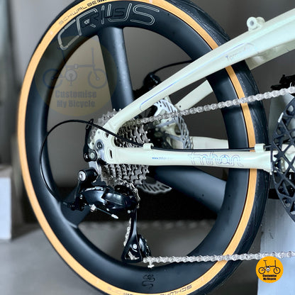 Crius trispokes carbon wheels 3k with Shimano 9 speeds
