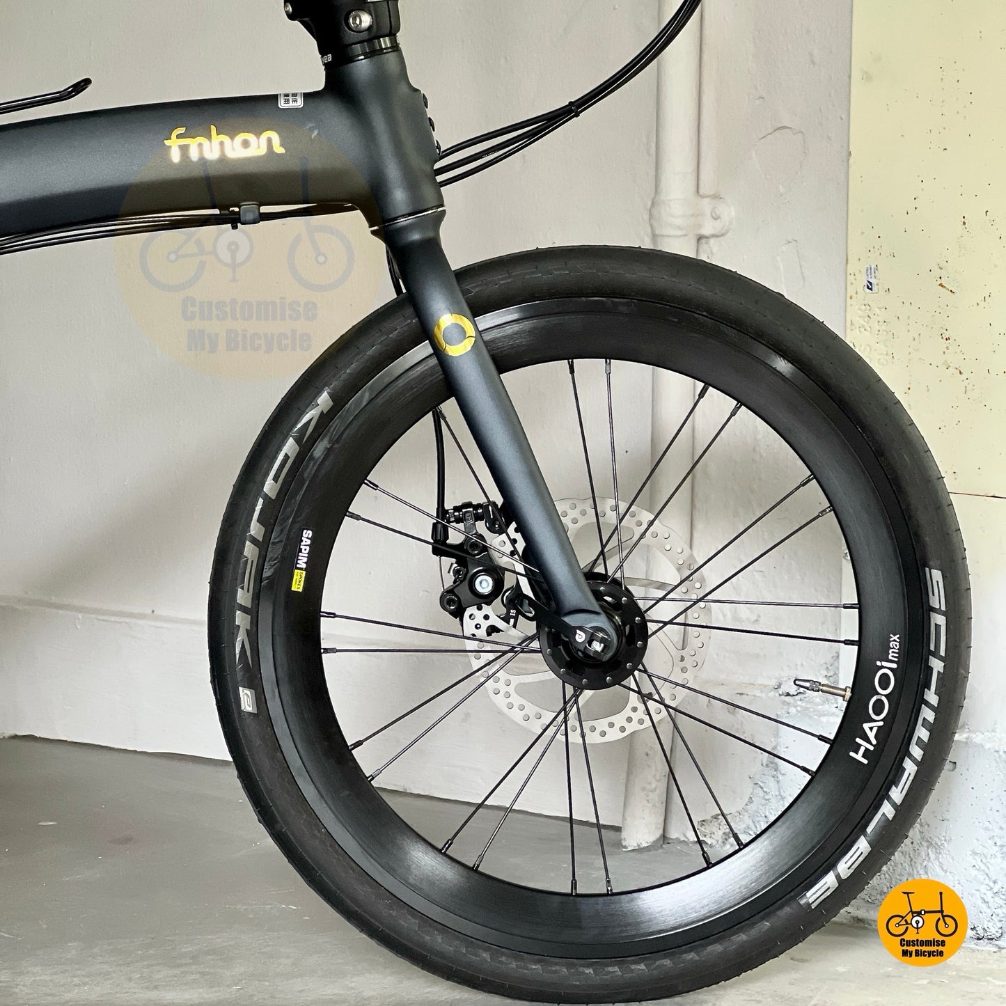 Close up of LITEPRO Aero high profile front wheel and SCHWALBE Kojak 406 tyres 20 inches on Fnhon mini Tornado
