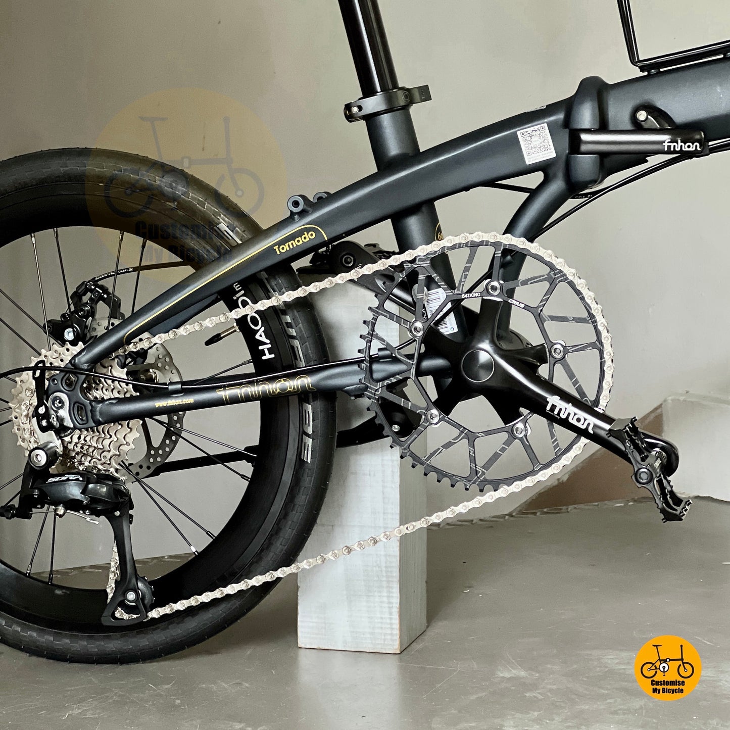 Close up of FNHON LITEPRO Hollowtech crank on Fnhon mini Tornado folding bike
