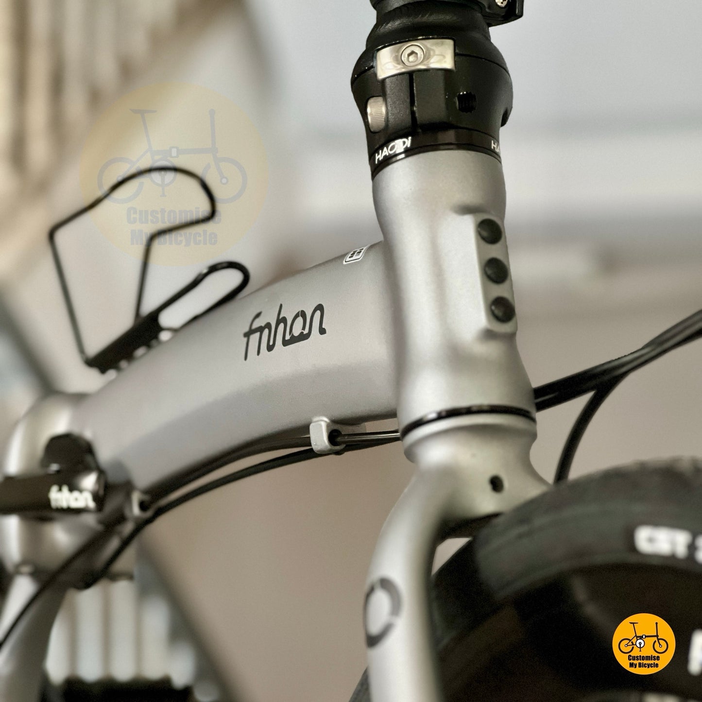 Detail shot of aerodynamic aluminium alloy frame finish in Battleship Grey
