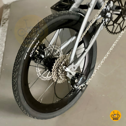 Close up of Shimano 9 gears Sora R3000 rear derailleur and shifting components
