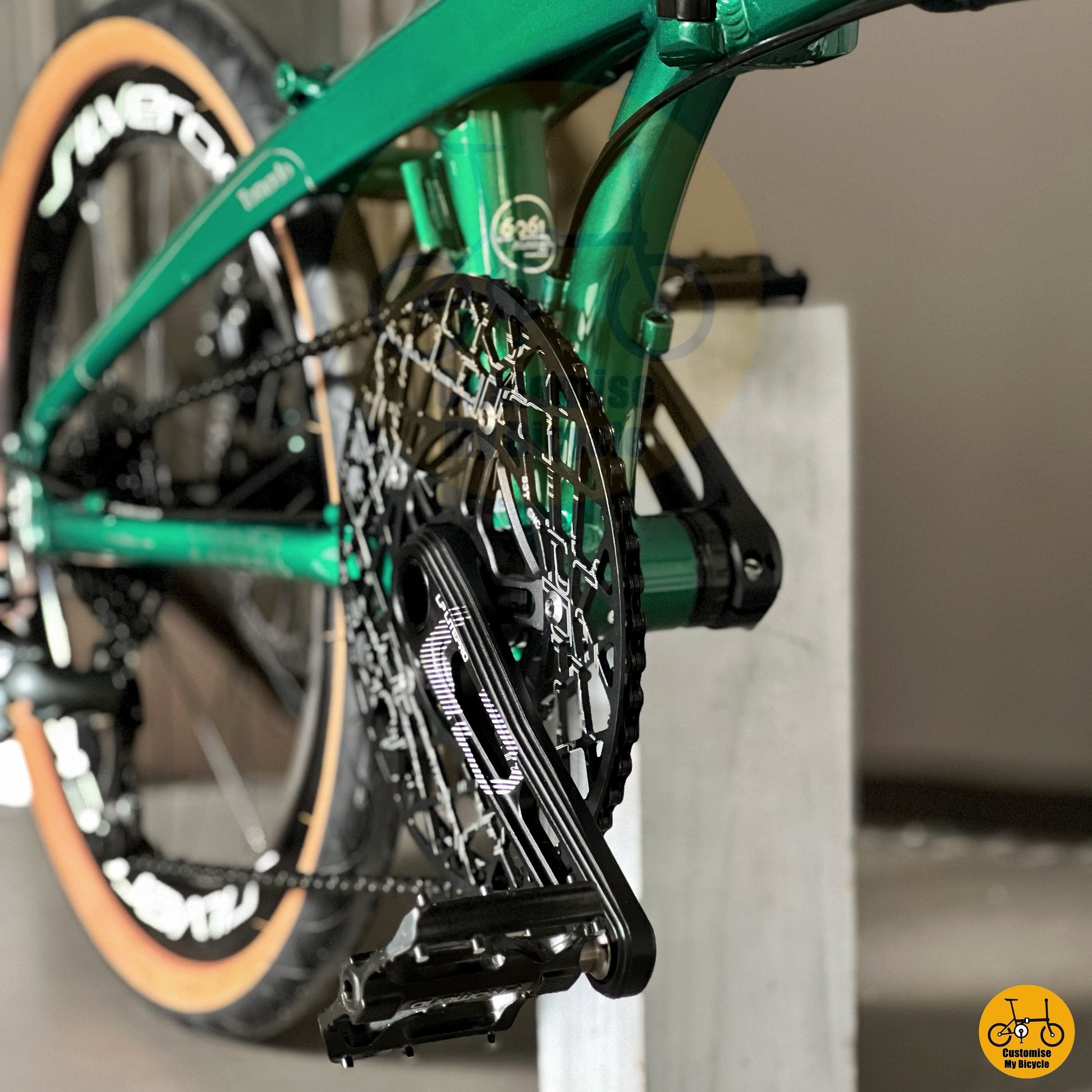 Eco-style 20-inch foldie with compact geometry and sleek welds
