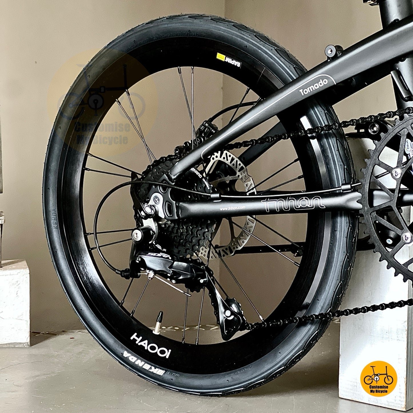 Fnhon Tornado rear derailleur and cassette detail
