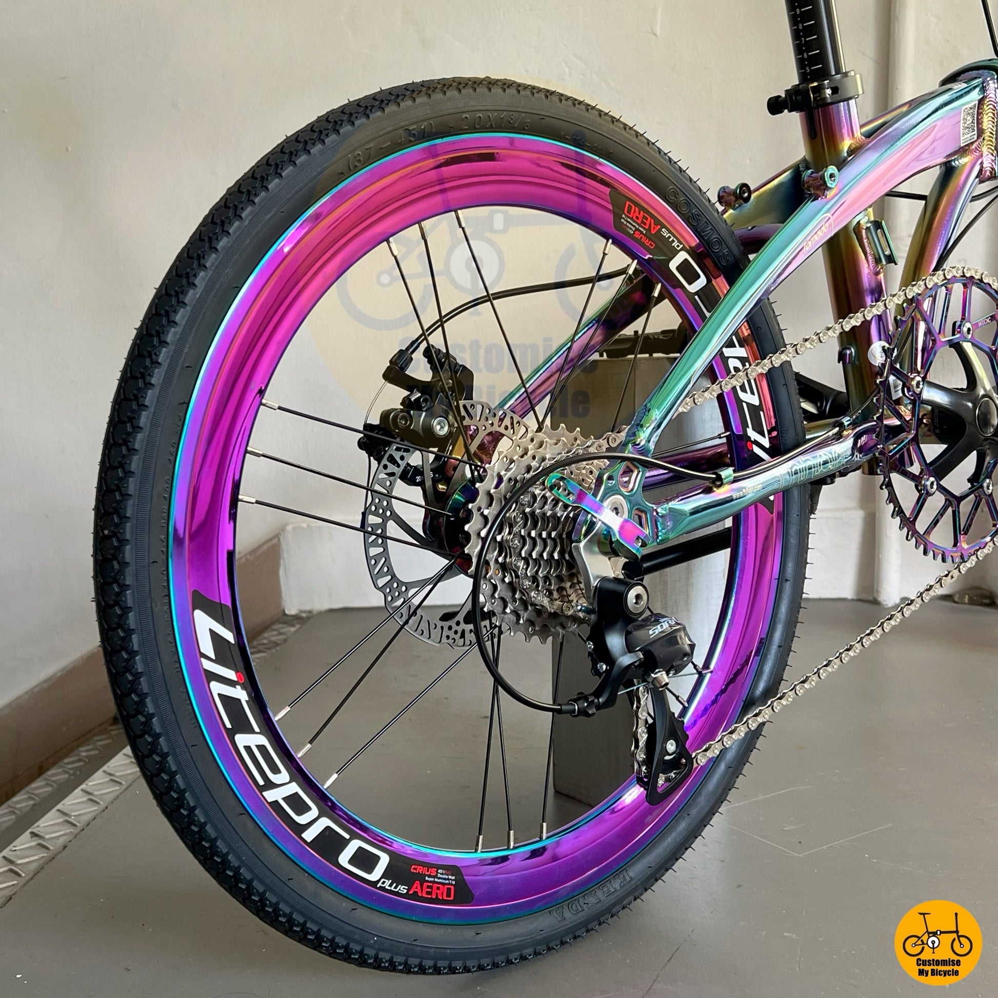Fnhon Tornado in oil slick – perfect for style-conscious cyclists
