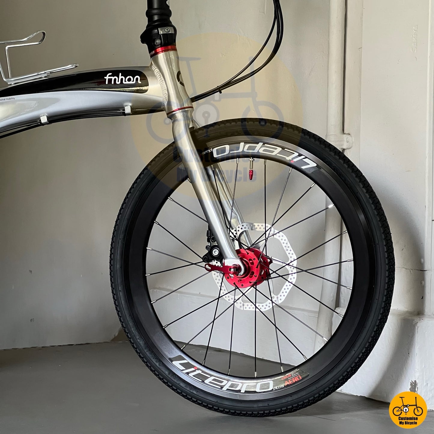 Fnhon Tornado 22-inch foldie with LITEPRO Aero wheels
