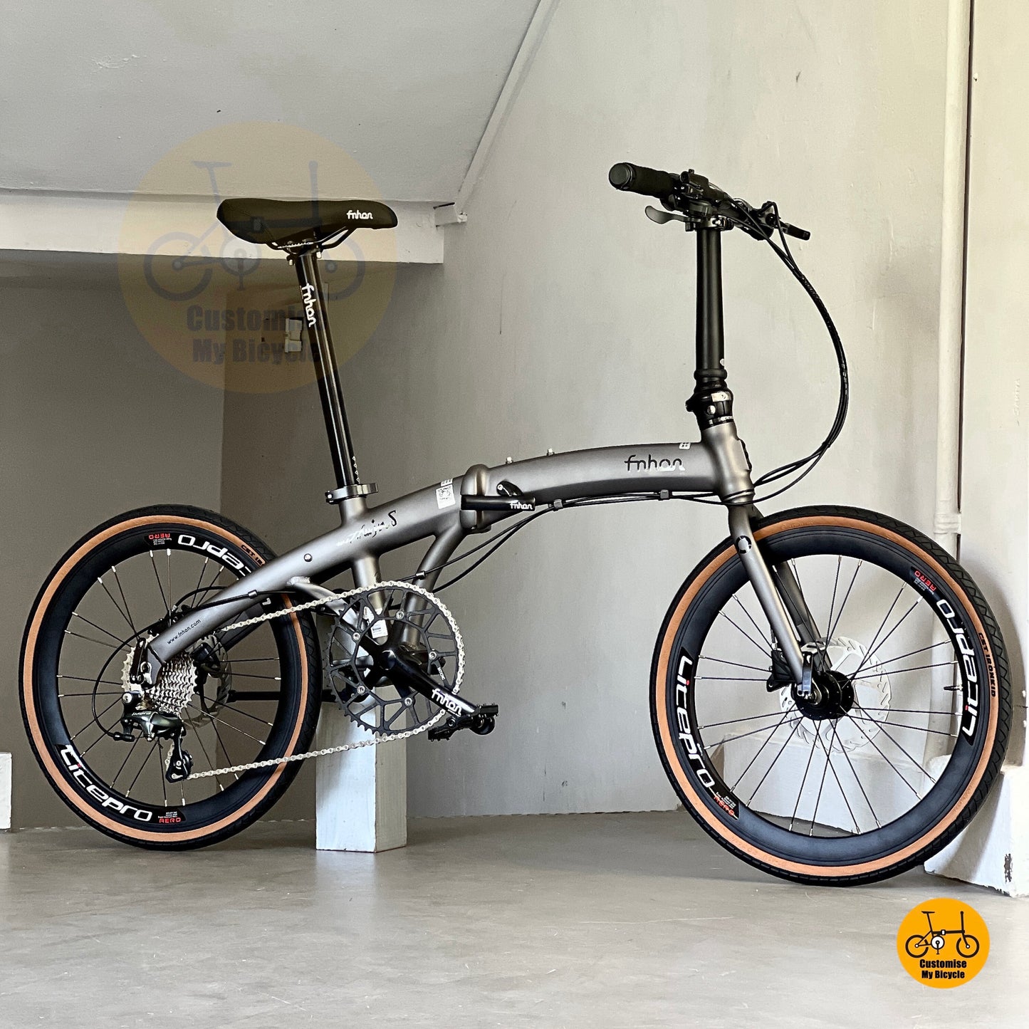 Overall low angle of Fnhon Wind 22 inch Carbon Grey Seamless Welding folding bike  PD2018