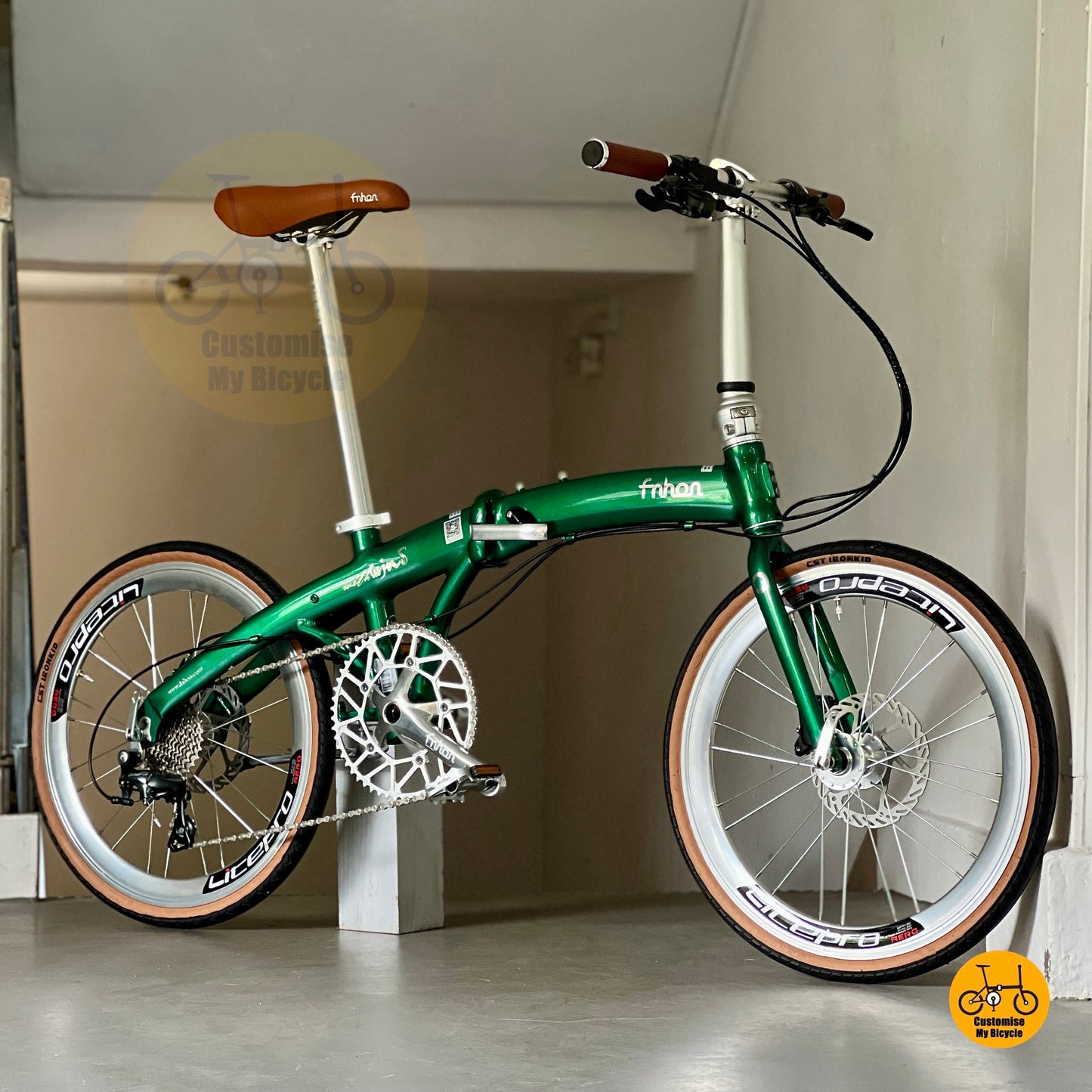 Side profile of emerald green folding bike of Fnhon Wind with Shimano 10 gears Tiagra