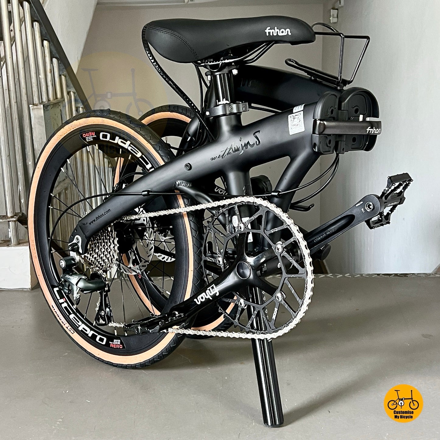 Compact folding design of Fnhon Wind 22 inch matte black bicycle with Litepro parts
