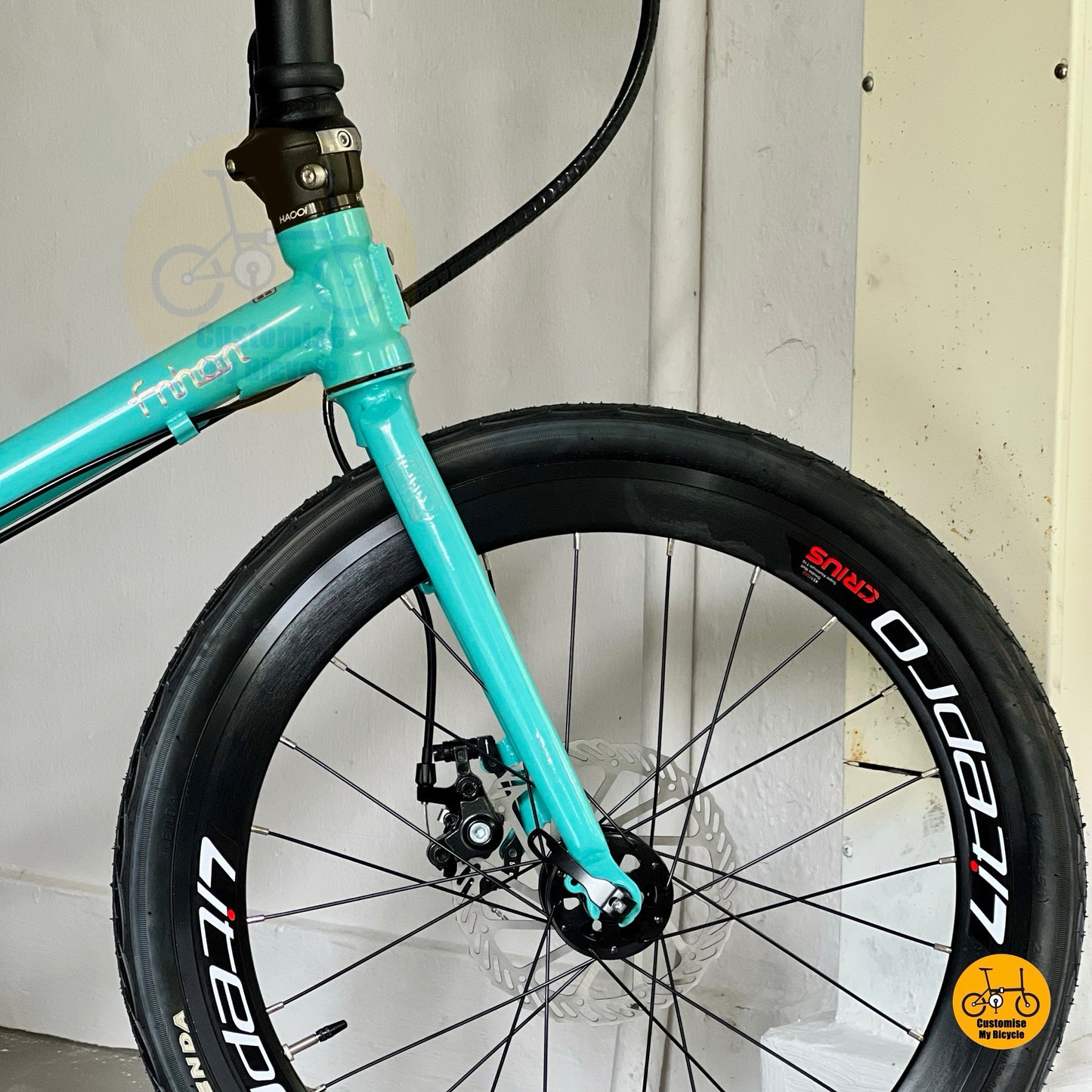 Fnhon Thunderstorm folding bike close up front wheel litepro aero smooth wheels detail