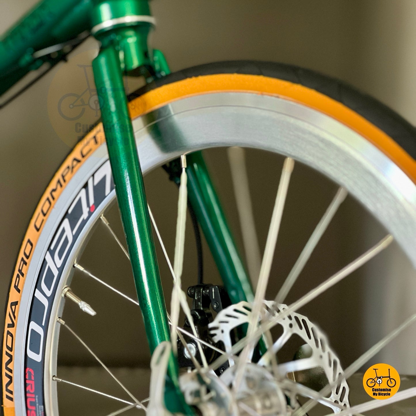 Fnhon Thunderstorm folding bike close up LITEPRO aero smooth front wheels INNOVA Pro fast rolling tyre
