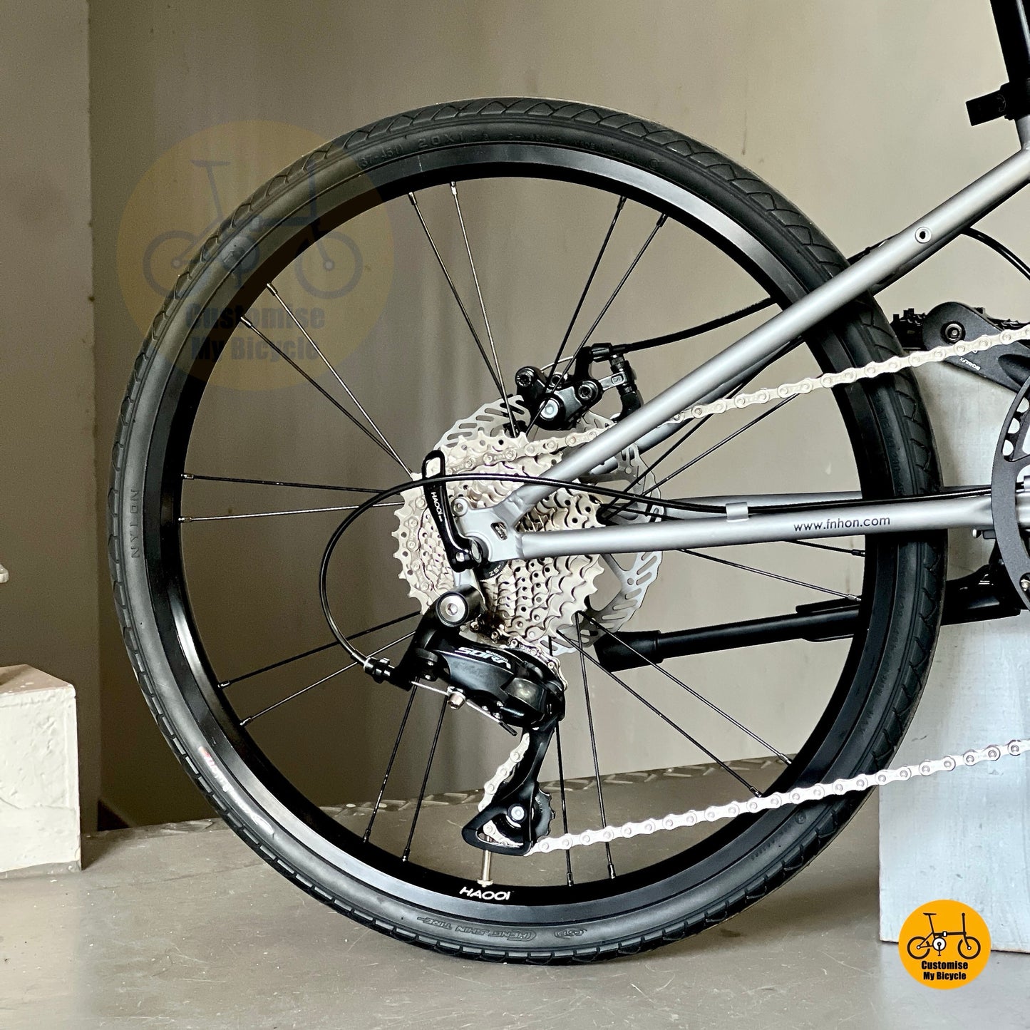 Fnhon Thunderstorm Shimano 9 gears drivetrain close up
